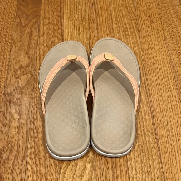 Vionic Tide Flip Flops - Picture 3 of 4